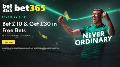 卡塞米罗破百场纪录，曼联生涯成就显赫：进球助攻双丰收，荣耀双冠入袋